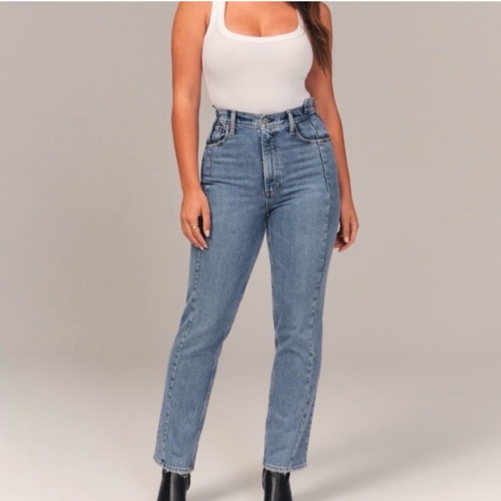 Abercrombie & Fitch Ultra High Rise 90s Straight Jean
